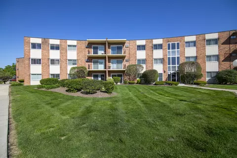 9724 S Karlov Ave #105, Oak Lawn, IL 60453