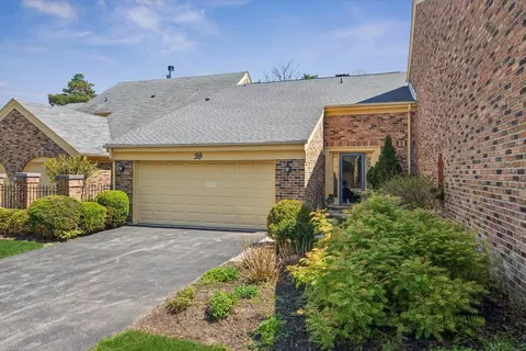 39 The Court Of Cobblestone Ct, Northbrook, IL 60062