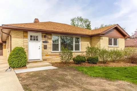 Exterior - 1114 Hewitt Dr, Des Plaines, IL 60016 photo 6 of 7