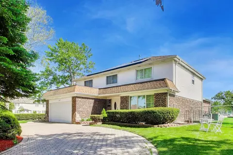 1631 E Greenwood Dr, Mount Prospect, IL 60056