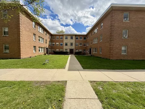 4817 Hull St #3A, Skokie, IL 60077