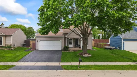 2250 Bannister Ln, Aurora, IL 60504
