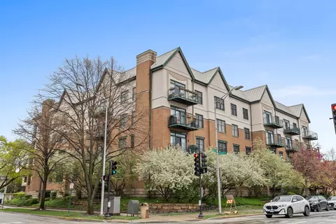 140 N Euclid Ave #304, Oak Park, IL 60301