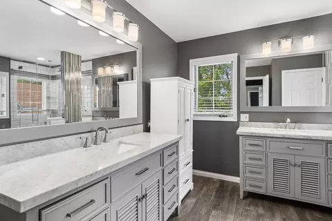 Bath - 550 Rose Ln, Bartlett, IL 60103 photo 2 of 4