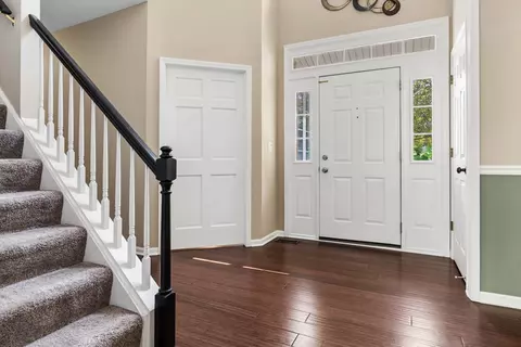 Entry Way - 550 Rose Ln, Bartlett, IL 60103 photo 1 of 2