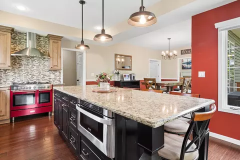 Kitchen - 550 Rose Ln, Bartlett, IL 60103 photo 3 of 4