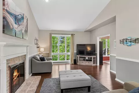 Living - 550 Rose Ln, Bartlett, IL 60103 photo 1 of 2