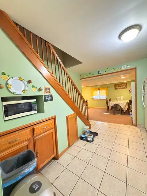 Kitchen - 224 N Wolf Rd, Wheeling, IL 60090 photo 2 of 2