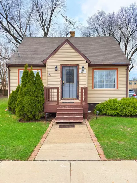 224 N Wolf Rd, Wheeling, IL 60090