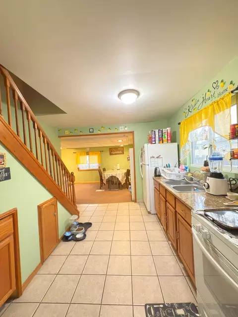 Kitchen - 224 N Wolf Rd, Wheeling, IL 60090 photo 1 of 2