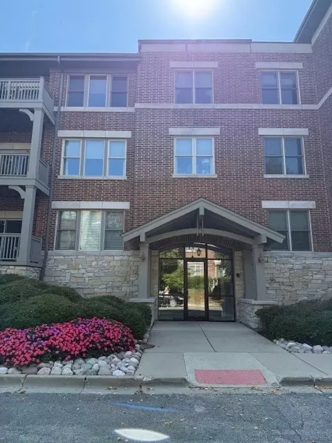 275 E Railroad Ave #206, Bartlett, IL 60103