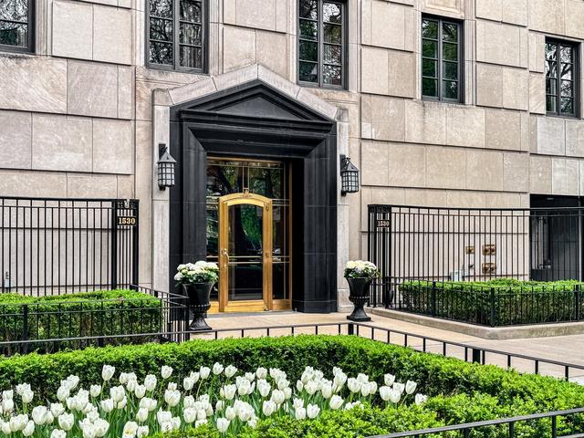 1530 N State Pkwy #12-13, Chicago, IL 60610