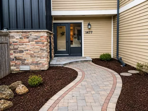 1477 S County Farm Rd #1-1, Wheaton, IL 60189