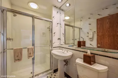 Bath - 2530 Donald Ct, Glenview, IL 60025 photo 2 of 3