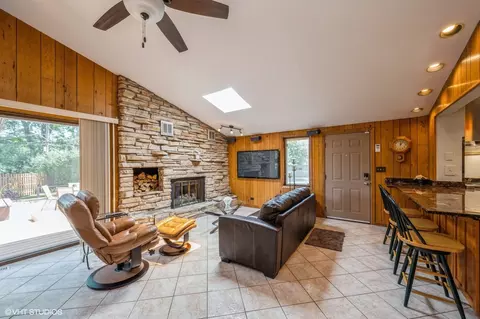 Living - 2530 Donald Ct, Glenview, IL 60025 photo 3 of 3