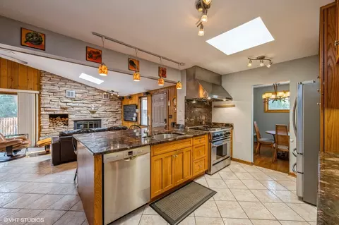 Kitchen - 2530 Donald Ct, Glenview, IL 60025 photo 3 of 4