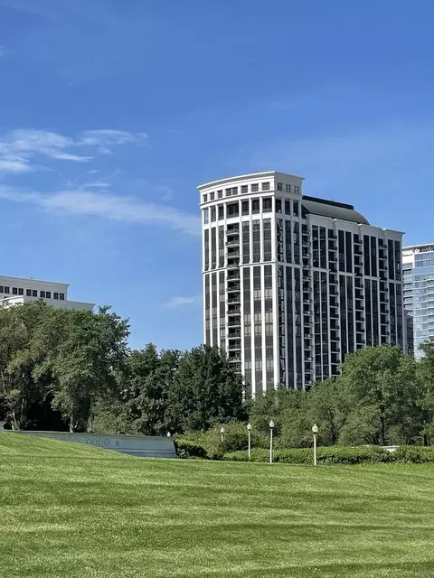 233 E 13th St #1708, Chicago, IL 60605