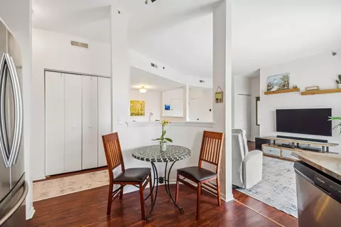 Dining - 3125 Town Square Dr #405, Rolling Meadows, IL 60008 photo 1 of 2