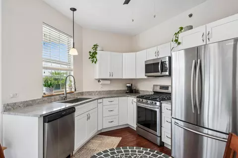 Kitchen - 3125 Town Square Dr #405, Rolling Meadows, IL 60008 photo 1 of 1