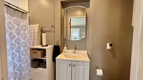 Bath - 909 E 3rd St, Centralia, IL 62801 photo 1 of 4