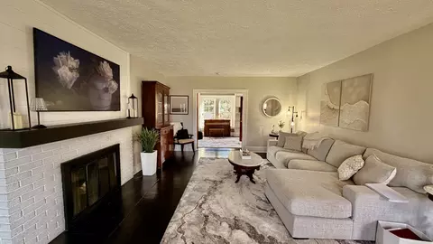 Living - 909 E 3rd St, Centralia, IL 62801 photo 2 of 4