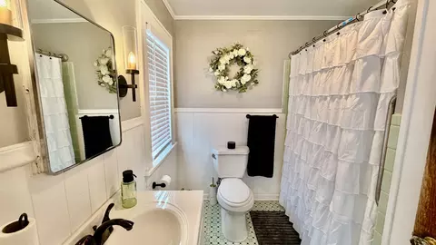 Bath - 909 E 3rd St, Centralia, IL 62801 photo 4 of 4