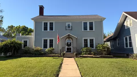 Exterior - 909 E 3rd St, Centralia, IL 62801 photo 2 of 2