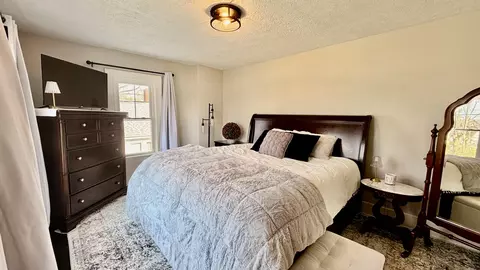 Bedroom - 909 E 3rd St, Centralia, IL 62801 photo 3 of 4