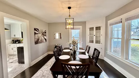Dining - 909 E 3rd St, Centralia, IL 62801 photo 2 of 3