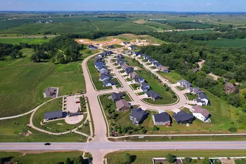 7131 Spring Creek Dr, Bettendorf, IA 52722