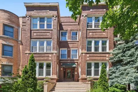 4340 N Sheridan Rd #2S, Chicago, IL 60613