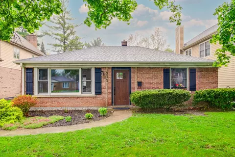 805 E Rockland Rd, Libertyville, IL 60048