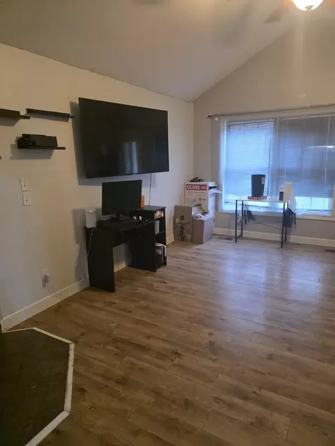 Living - 1133 Justine Dr, Kankakee, IL 60901 photo 2 of 2