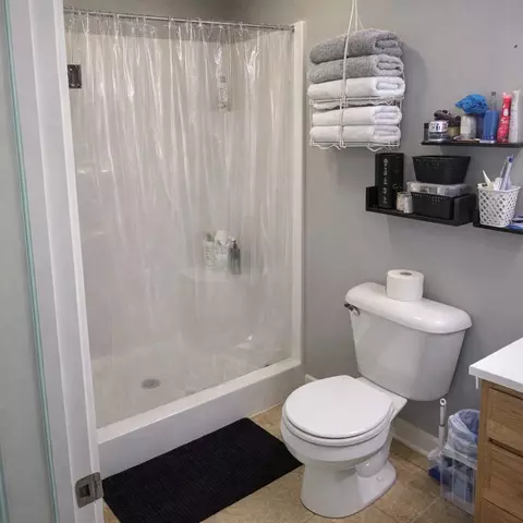 Bath - 1133 Justine Dr, Kankakee, IL 60901 photo 1 of 2