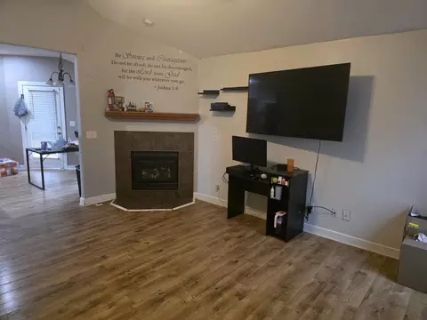 Living - 1133 Justine Dr, Kankakee, IL 60901 photo 1 of 2