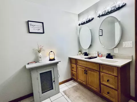 Bath - 19455 Capp Rd, Morrison, IL 61270 photo 2 of 3