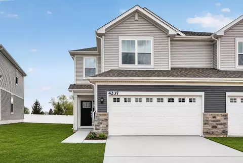 4237 Meadowridge Rd, Woodstock, IL 60098