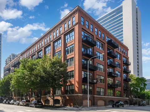 520 W Huron St #507, Chicago, IL 60654