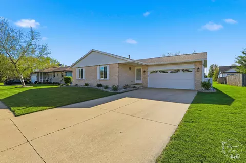 545 N Monroe Ave, Bradley, IL 60915