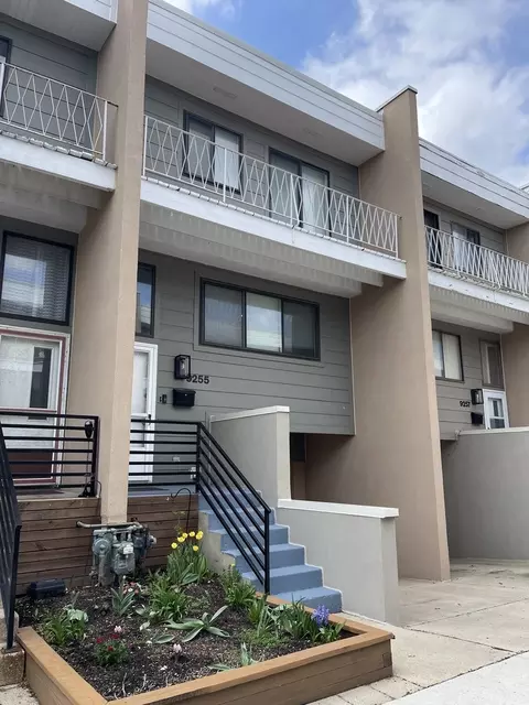 9255 W Ballard Rd, Des Plaines, IL 60016