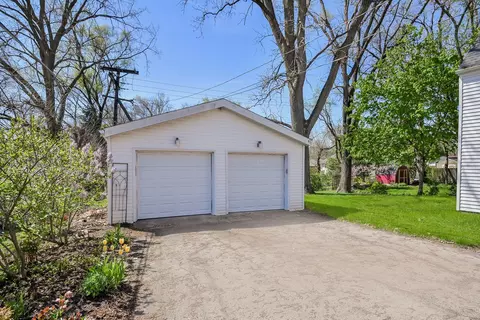 Exterior - 1106 Manchester Rd, Wheaton, IL 60187 photo 4 of 6