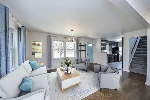 Living - 1106 Manchester Rd, Wheaton, IL 60187 photo 1 of 2