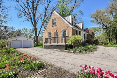 Exterior - 1106 Manchester Rd, Wheaton, IL 60187 photo 2 of 6