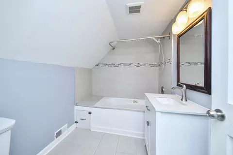 Bath - 1106 Manchester Rd, Wheaton, IL 60187 photo 2 of 2
