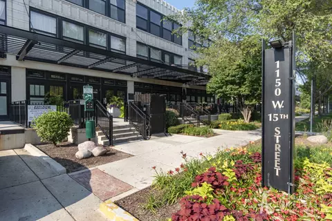1150 W 15th St #401, Chicago, IL 60608
