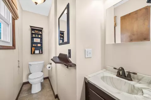 Bath - 850 Arthur Dr, Elgin, IL 60120 photo 2 of 3
