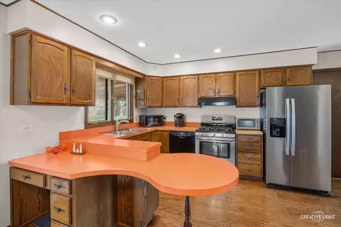 Kitchen - 850 Arthur Dr, Elgin, IL 60120 photo 2 of 2