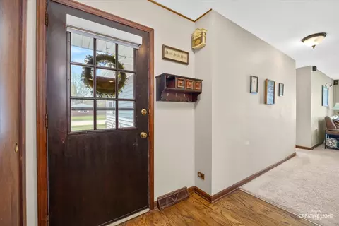 Entry Way - 850 Arthur Dr, Elgin, IL 60120 photo 1 of 2