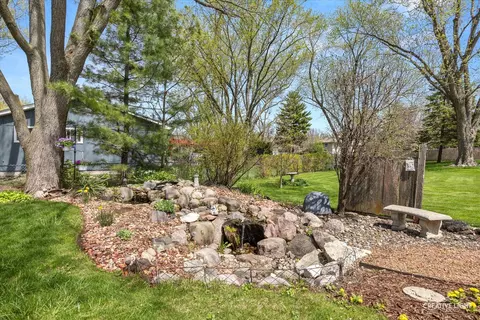 Exterior - 850 Arthur Dr, Elgin, IL 60120 photo 5 of 8