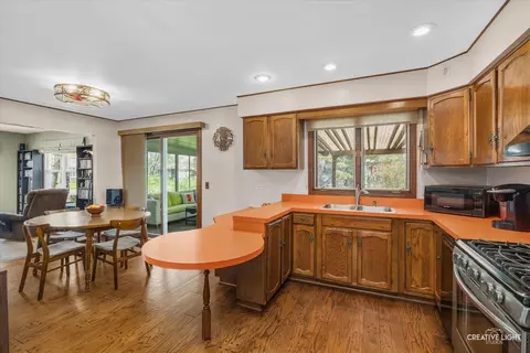 Kitchen - 850 Arthur Dr, Elgin, IL 60120 photo 1 of 2